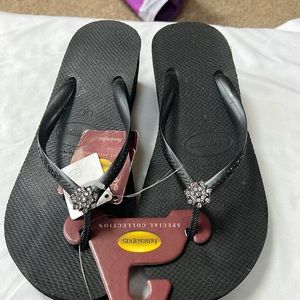 Havaianas special collection black wedge flip flop- size 8 NWT